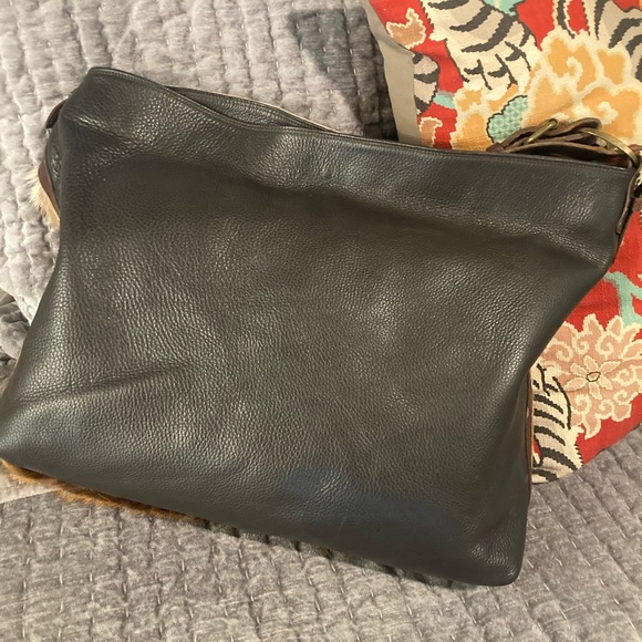 Juan Antonio Large Axis Hide Tote - Picture 3 of 16